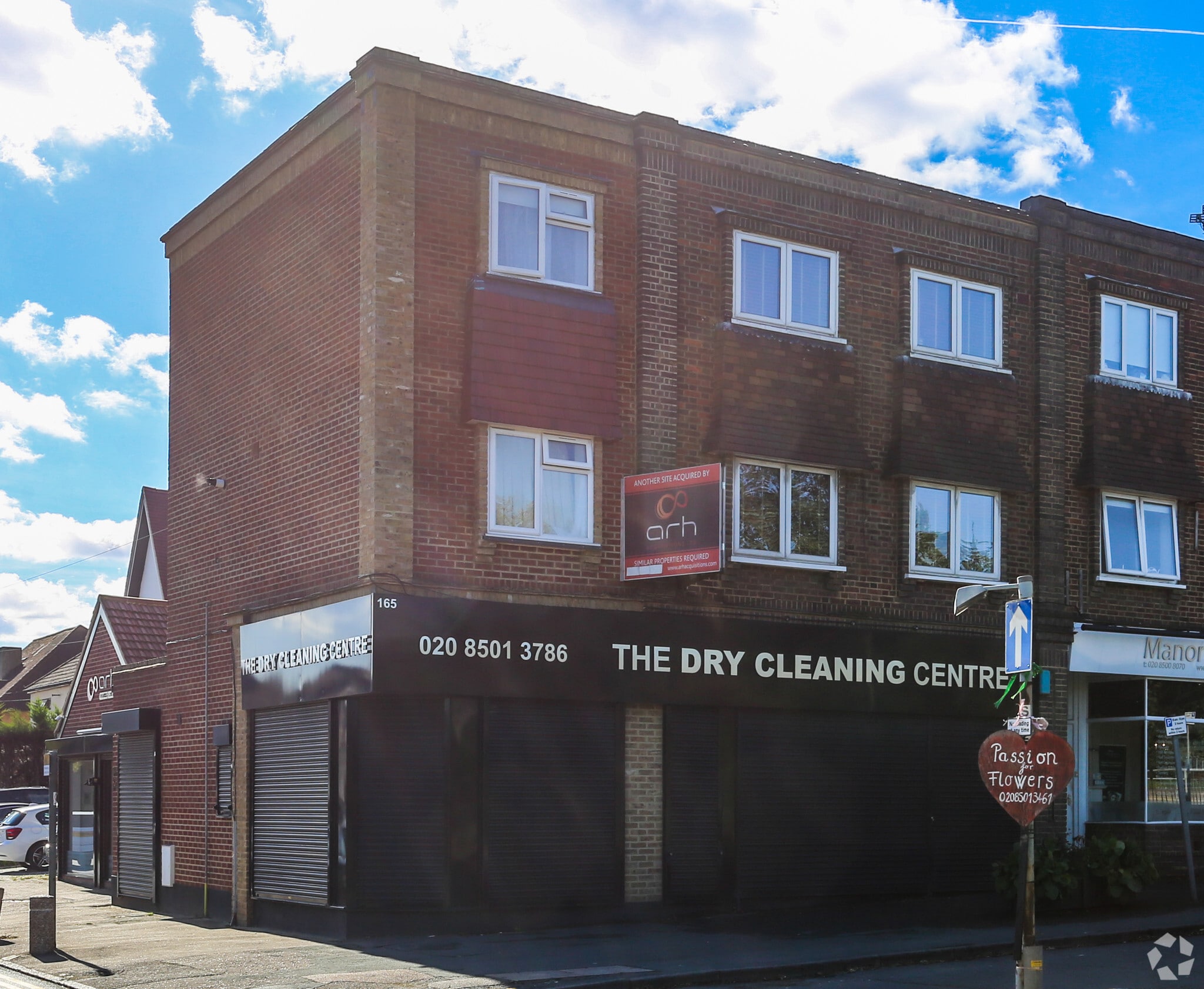 165 Manor Rd, Chigwell to rent Primary Photo- Image 1 of 3