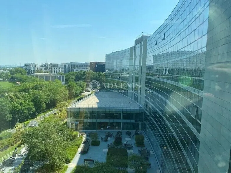 Office in Rueil-Malmaison to rent - Building Photo - Image 2 of 12