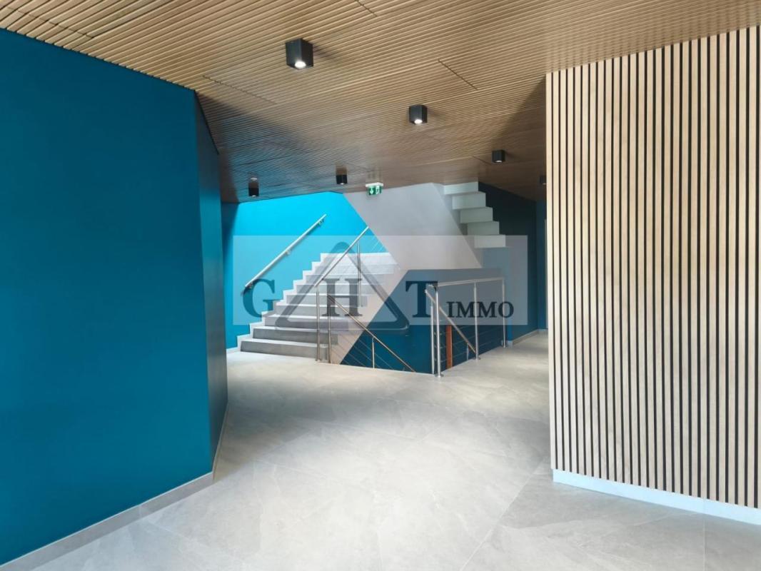 Industrial in Les Ulis for sale Lobby- Image 1 of 16