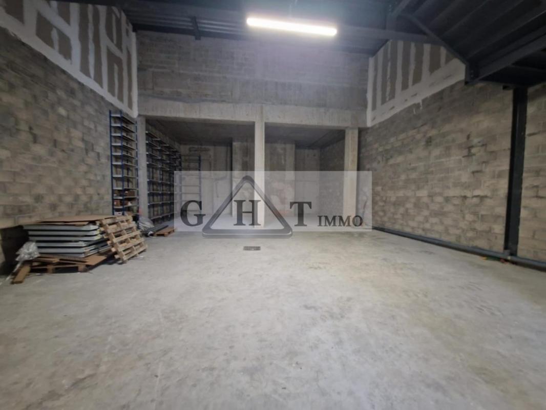 Industrial in Montfermeil to rent Interior Photo- Image 1 of 7