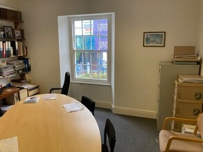 16 River St, Truro to rent Interior Photo- Image 2 of 3