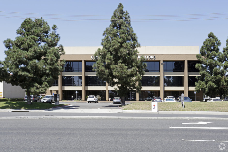 10061 Talbert Ave, Fountain Valley, CA for rent - Building Photo - Image 1 of 3