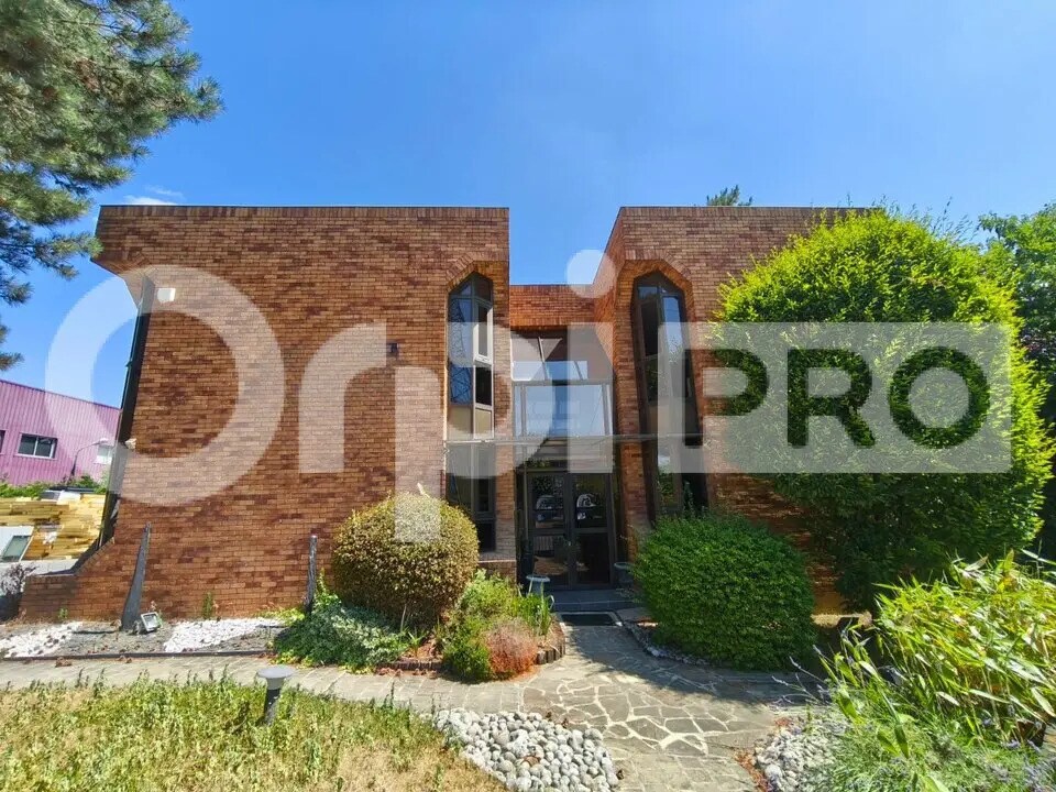 Light Industrial in Boissy-Saint-Léger for sale Building Photo- Image 1 of 13