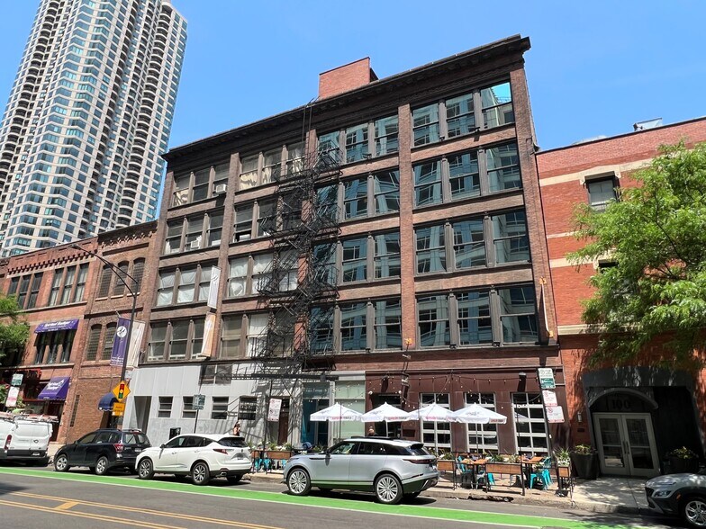 108-110 W Kinzie St, Chicago, IL for rent - Building Photo - Image 1 of 12