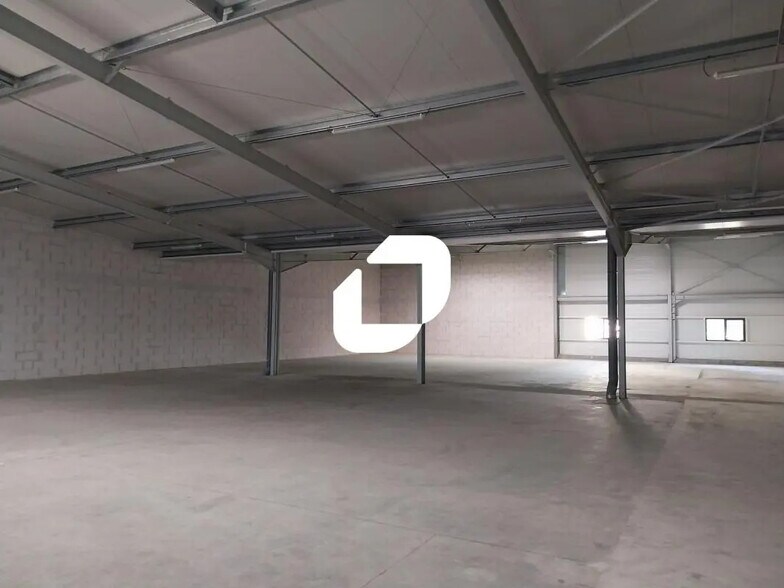 Light Industrial in Saint-Herblain to rent - Interior Photo - Image 3 of 9