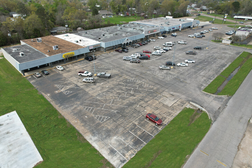 352-363 Moreau St, Marksville, LA for rent - Building Photo - Image 1 of 5