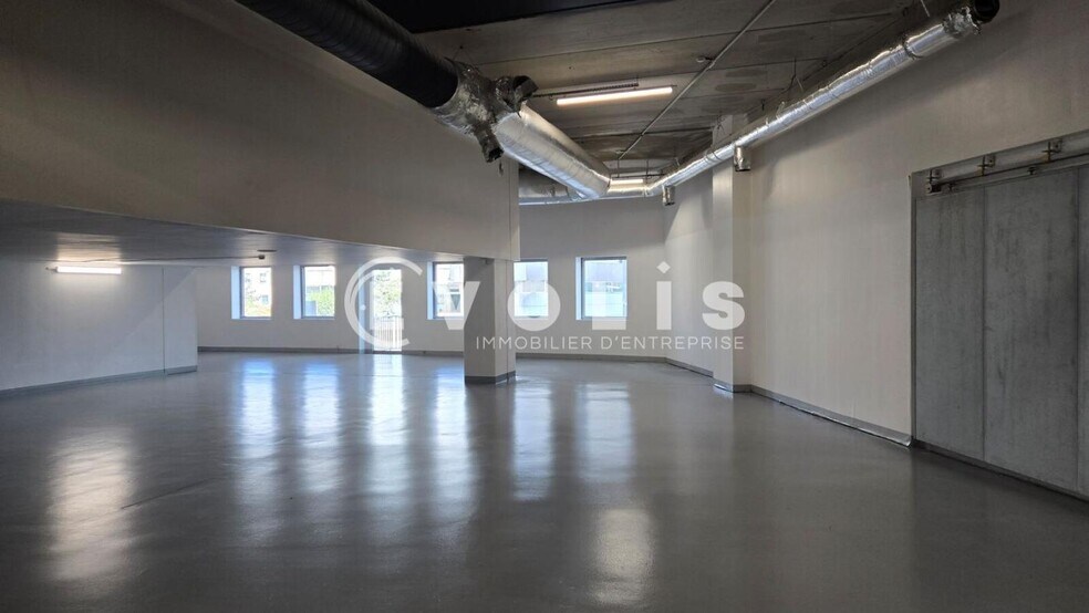 Light Industrial in Ivry-sur-Seine to rent - Interior Photo - Image 3 of 7
