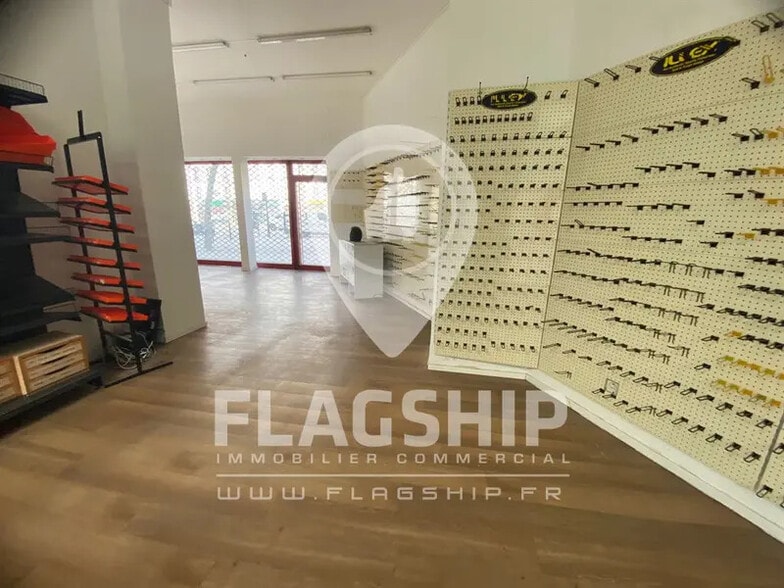 Retail in Paris for sale - Interior Photo - Image 1 of 5