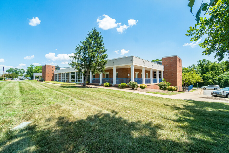 1701 Fall Hill Ave, Fredericksburg, VA for rent - Building Photo - Image 1 of 15