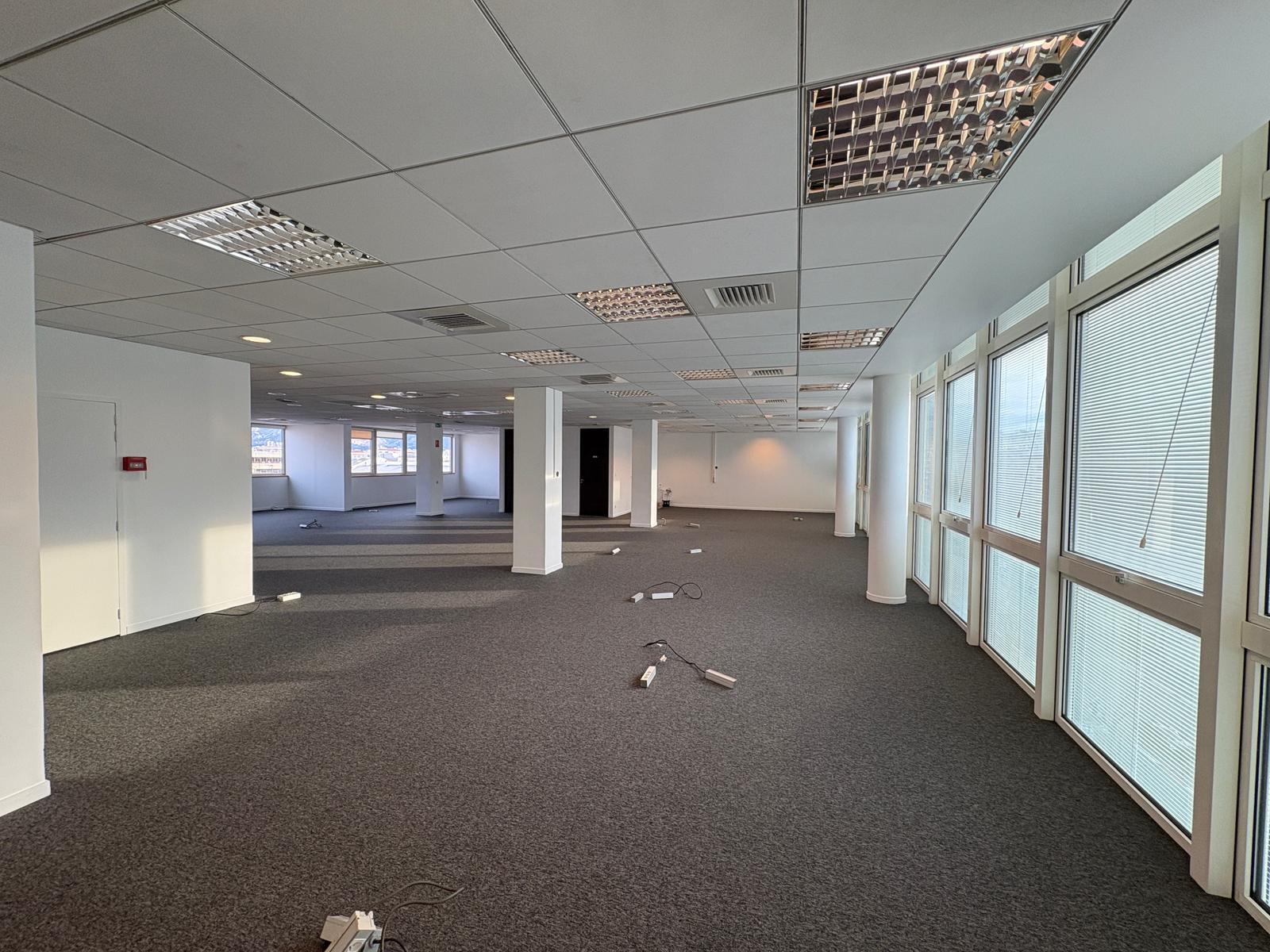 Office in Marseille for sale Interior Photo- Image 1 of 4