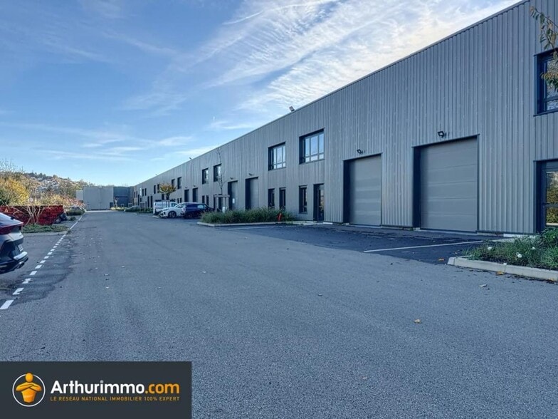 Light Industrial in Bourgoin-Jallieu to rent - Building Photo - Image 3 of 9