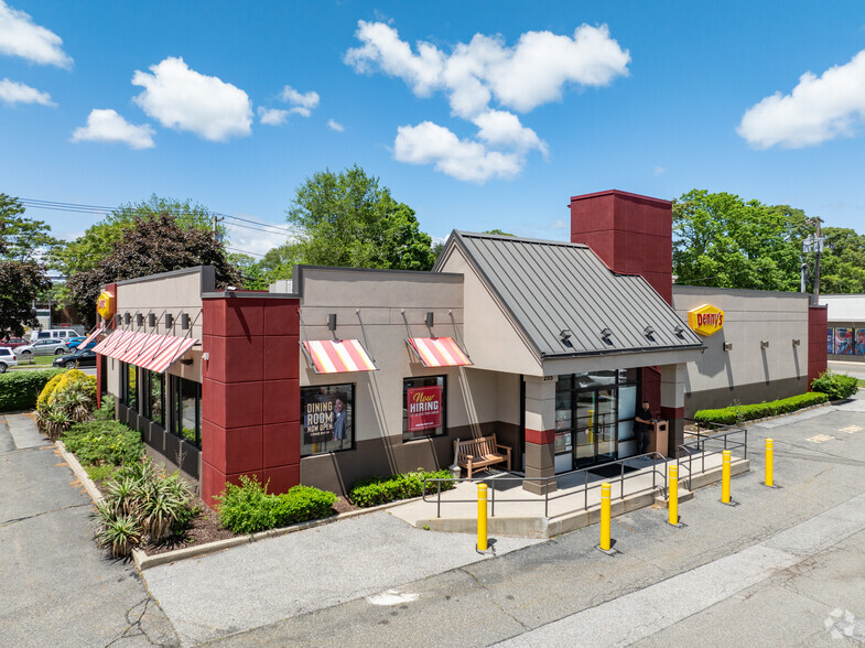 Centereach Mall, Centereach, NY for rent - Primary Photo - Image 1 of 11