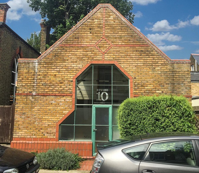 Sutton Lane North, London for sale - Primary Photo - Image 1 of 1