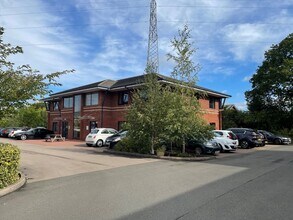 Sandys Rd, Malvern to rent Building Photo- Image 1 of 8