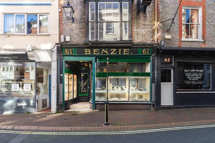 61 High St, Cowes for sale - Building Photo - Image 1 of 42