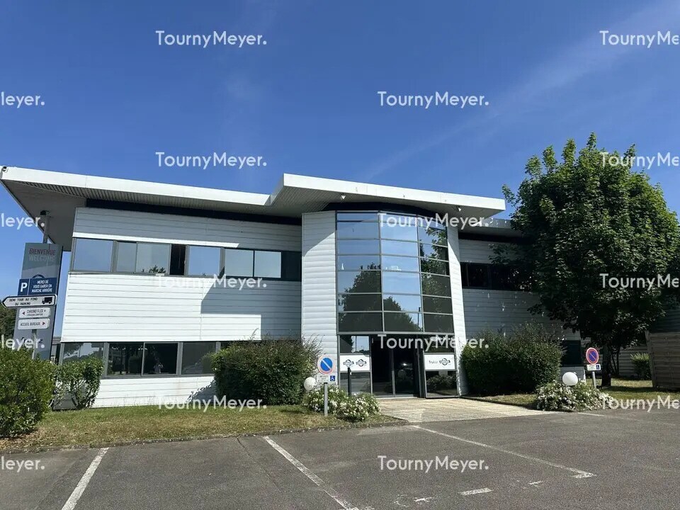 Industrial in Saint-Herblain for sale Building Photo- Image 1 of 10