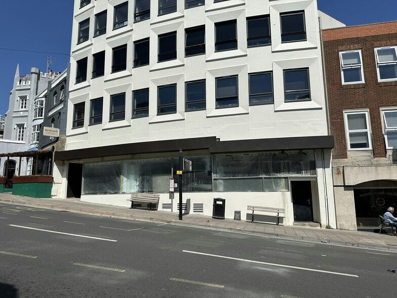 Dyke Rd, Brighton to rent - Building Photo - Image 2 of 9