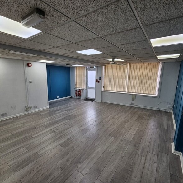 207 Lower Church Rd, Burgess Hill to rent - Interior Photo - Image 2 of 4