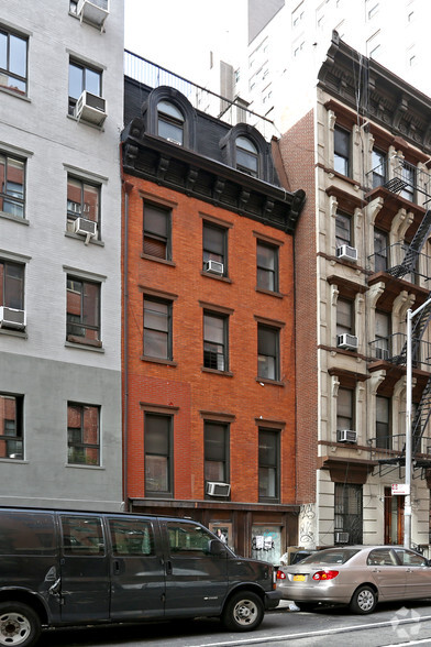 156 W 15th St, New York, NY for sale - Primary Photo - Image 1 of 21