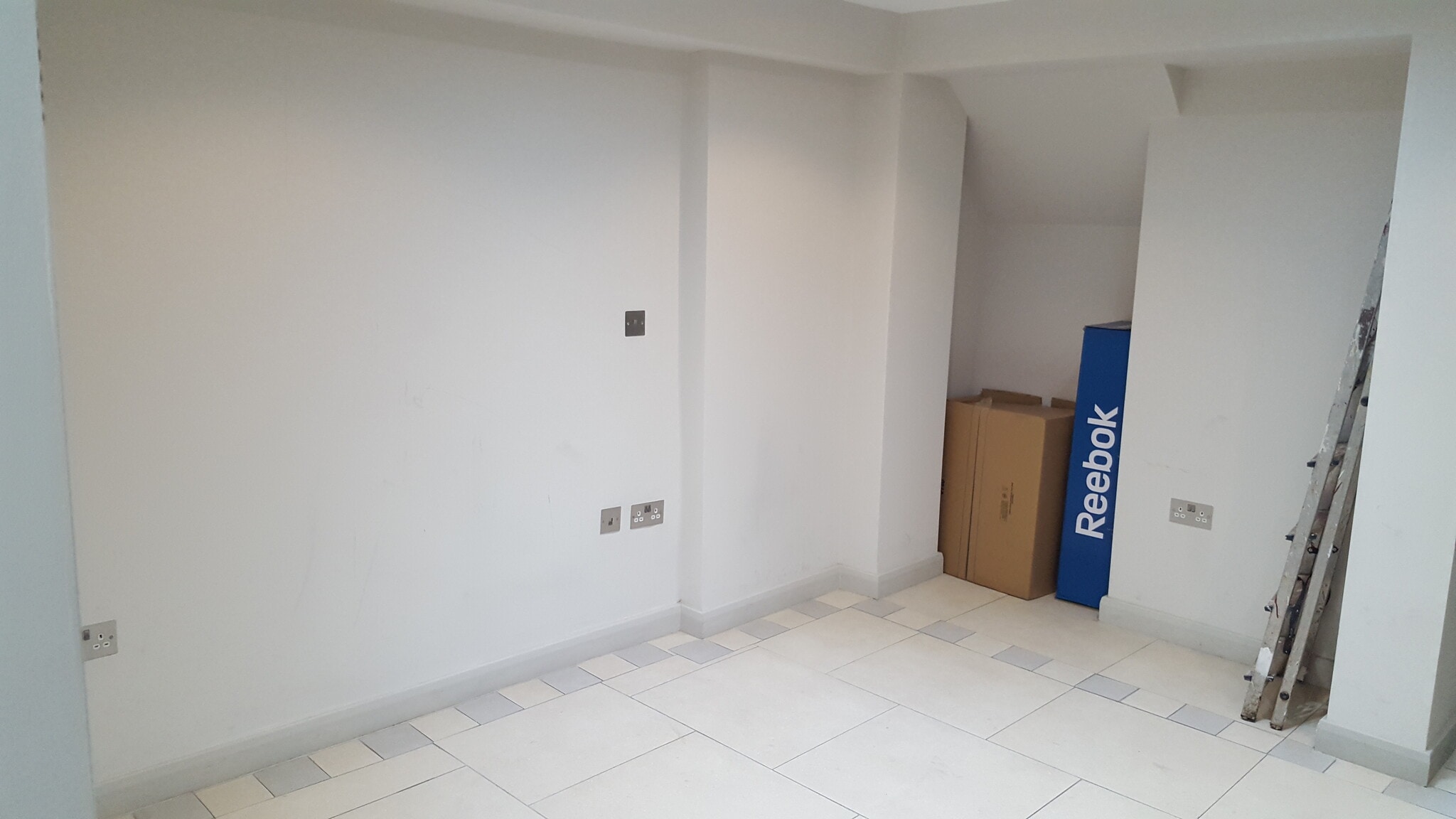 203 Kilburn High Rd, London to rent Primary Photo- Image 1 of 4