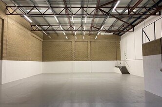 Birch, Swindon to rent Interior Photo- Image 2 of 2