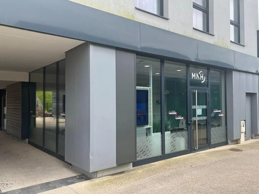 Location Bureaux 144 m² - Photo 1
