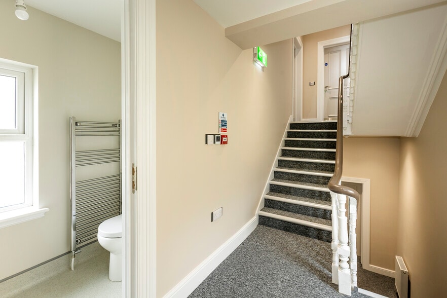 8 Elmwood Av, Belfast to rent - Building Photo - Image 3 of 10