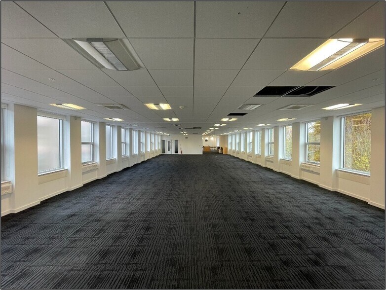 90 Hills Rd, Cambridge to rent - Building Photo - Image 2 of 8