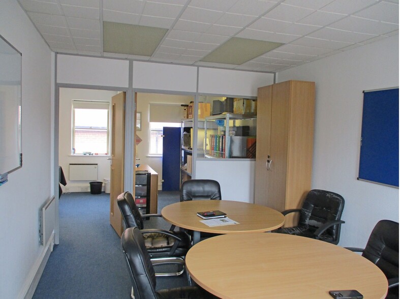 River Way, Uckfield to rent - Interior Photo - Image 1 of 2