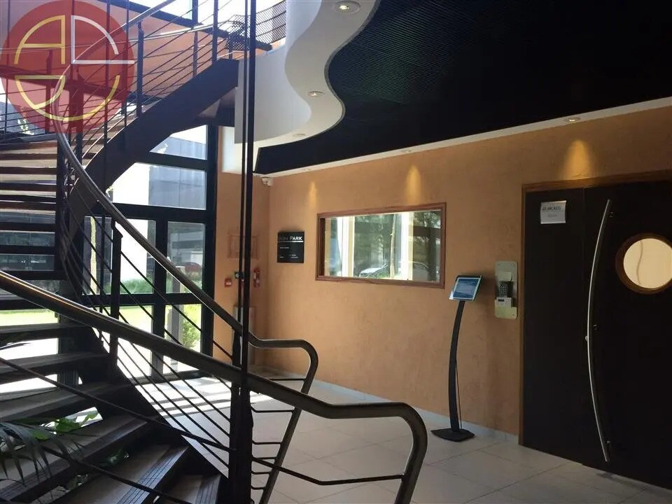 Office in Labège to rent Lobby- Image 1 of 5