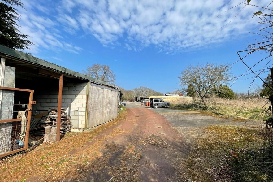 Billingshurst Road, Billingshurst for rent - Building Photo - Image 3 of 6