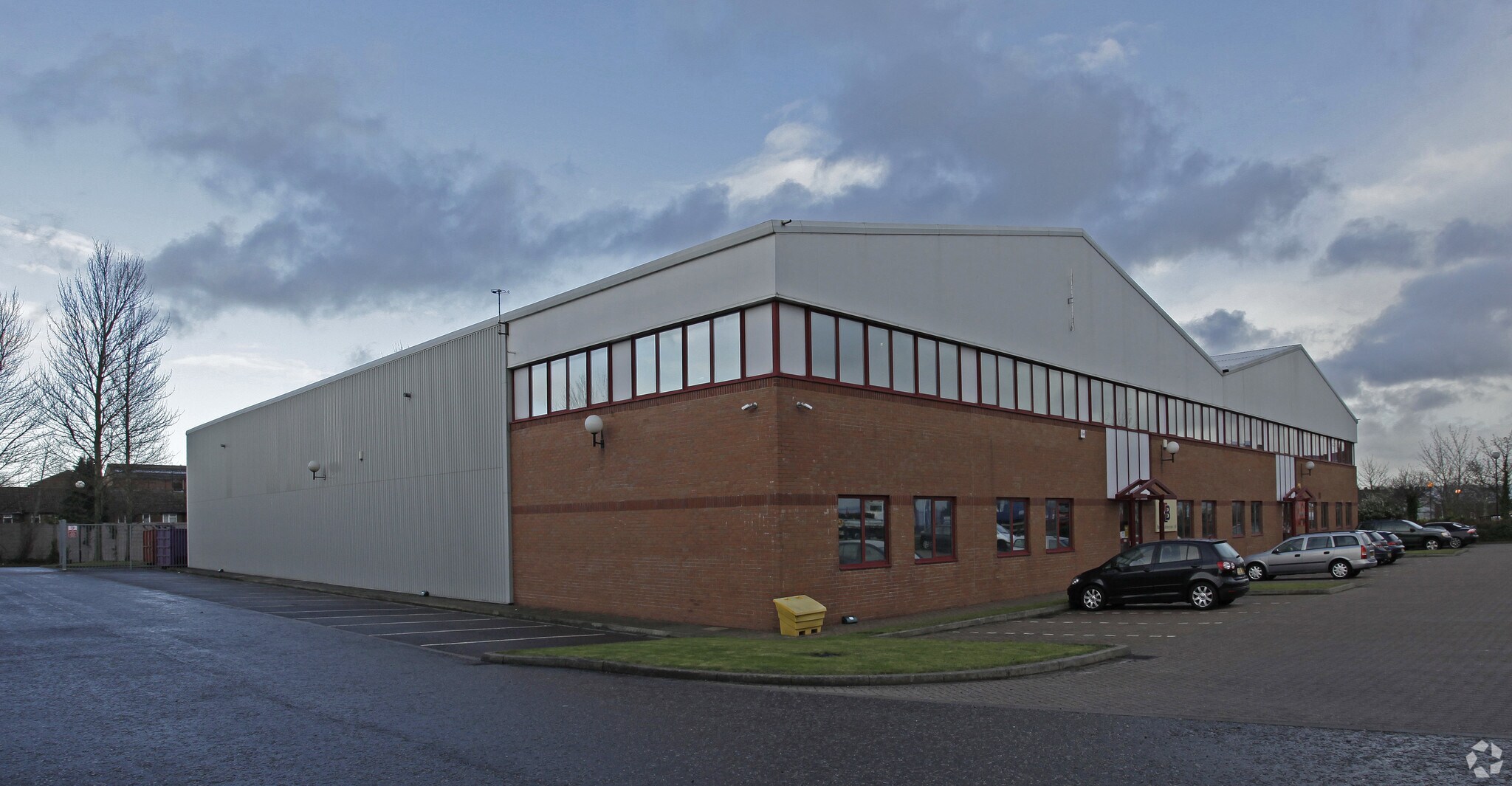 10 Laporte Way, Luton for sale Primary Photo- Image 1 of 1