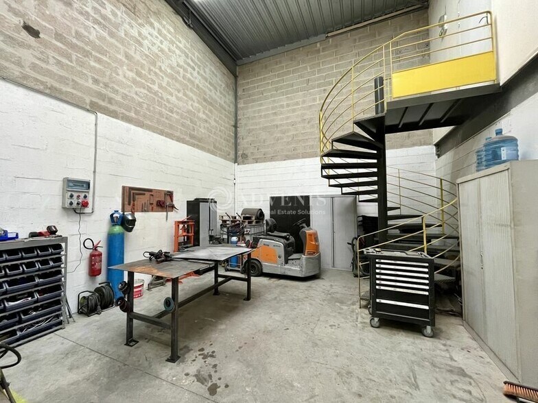 Light Industrial in Moussy-le-Neuf to rent - Interior Photo - Image 2 of 7