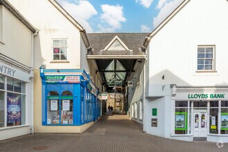 1 Manor Way, Chepstow for rent Primary Photo- Image 1 of 9