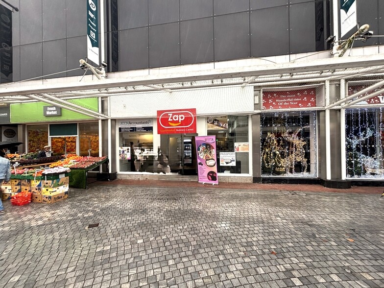 201-227 Marlowes, Hemel Hempstead to rent - Building Photo - Image 2 of 11