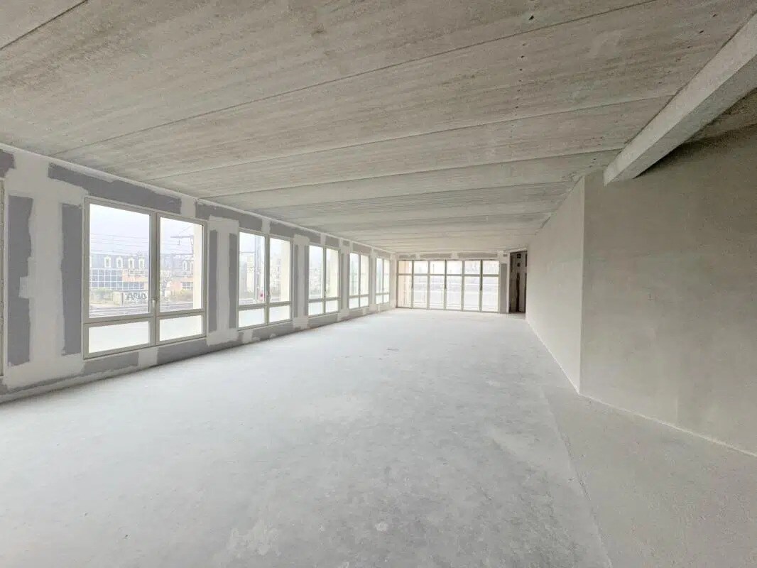 Office in Versailles to rent Interior Photo- Image 1 of 13