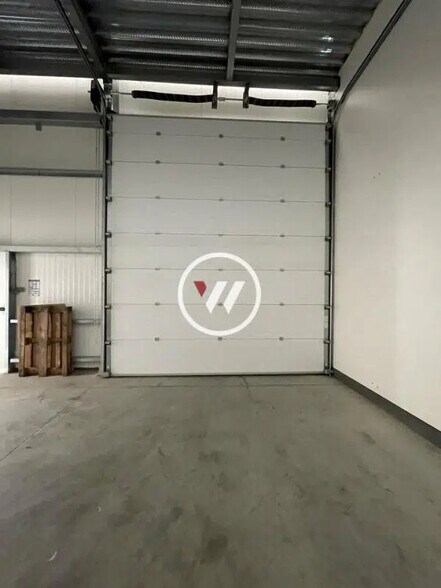 Light Industrial in Gémenos to rent - Building Photo - Image 2 of 3