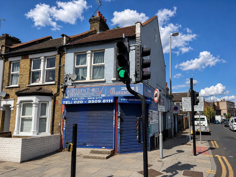 815 Lea Bridge Rd, London for sale - Building Photo - Image 1 of 9