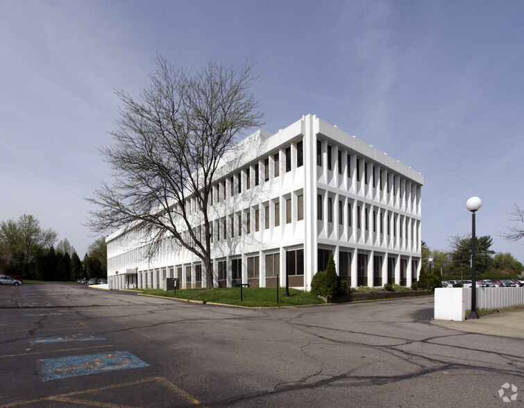 3094 W Market St, Akron, OH for rent - Primary Photo - Image 1 of 9