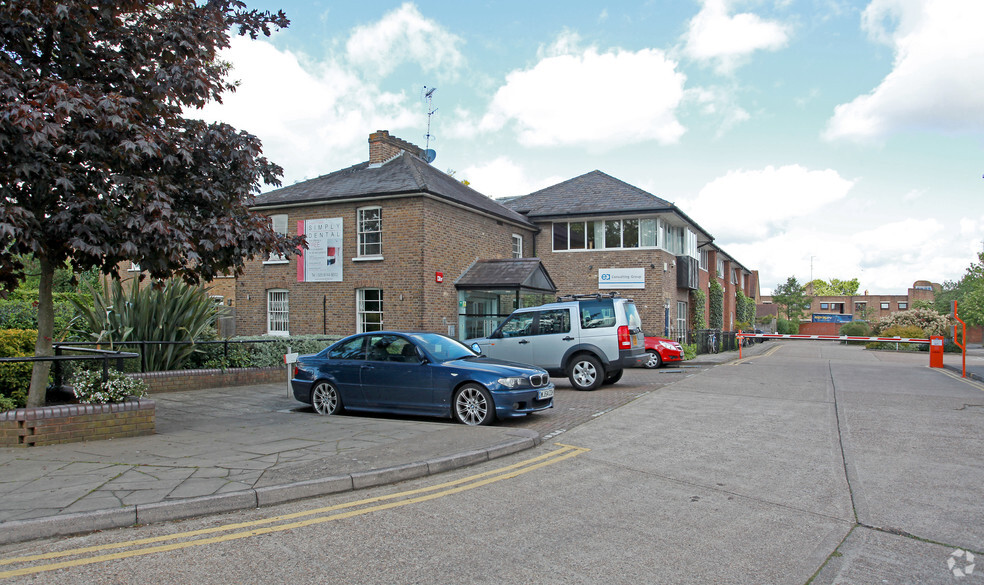 106 The Green, Twickenham for rent - Building Photo - Image 2 of 3