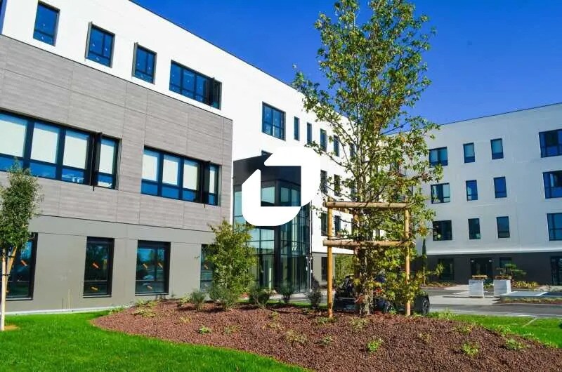 Office in Genas to rent Building Photo- Image 1 of 14