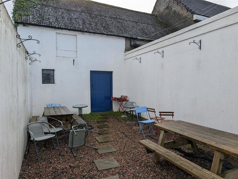 10 Main St, Ballynahinch to rent - Building Photo - Image 3 of 9