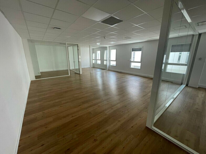 Office in Dardilly to rent - Interior Photo - Image 2 of 5