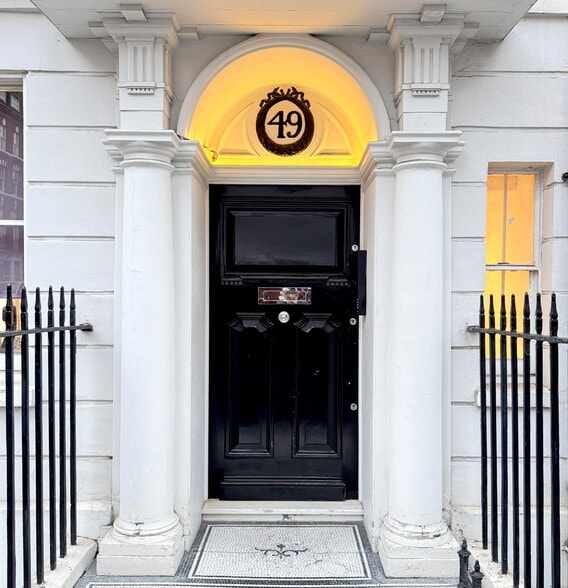 49 Welbeck St, London to rent - Building Photo - Image 1 of 11