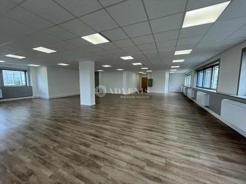 Office in Tremblay-en-France to rent - Interior Photo - Image 3 of 6