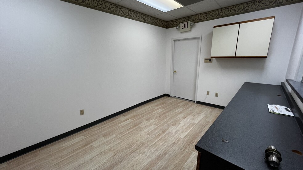 25 S Broad St, Nazareth, PA for rent - Building Photo - Image 3 of 28