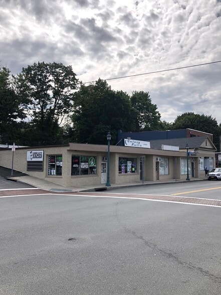 192-200 Main St, Nanuet, NY for rent - Building Photo - Image 1 of 3