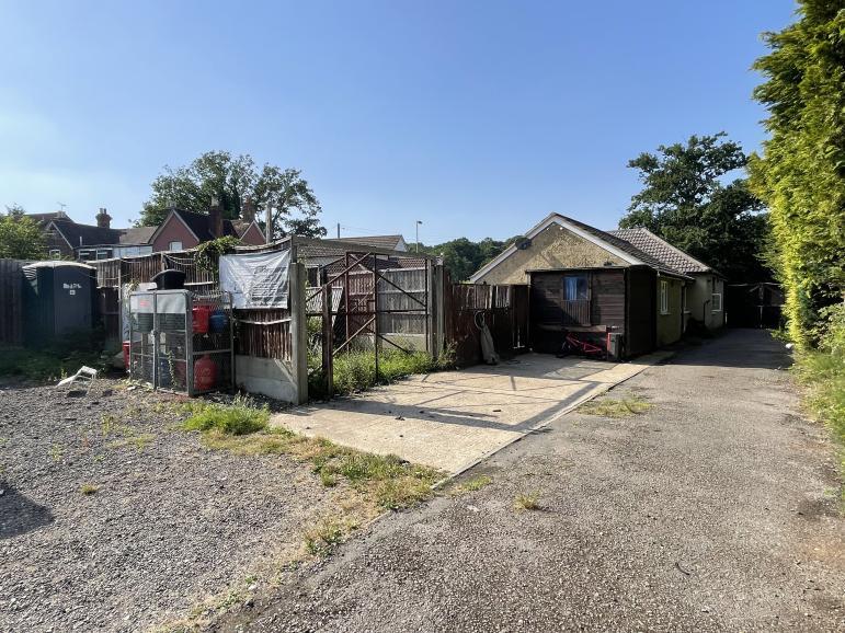120 Chalet Hl, Bordon for sale Primary Photo- Image 1 of 9