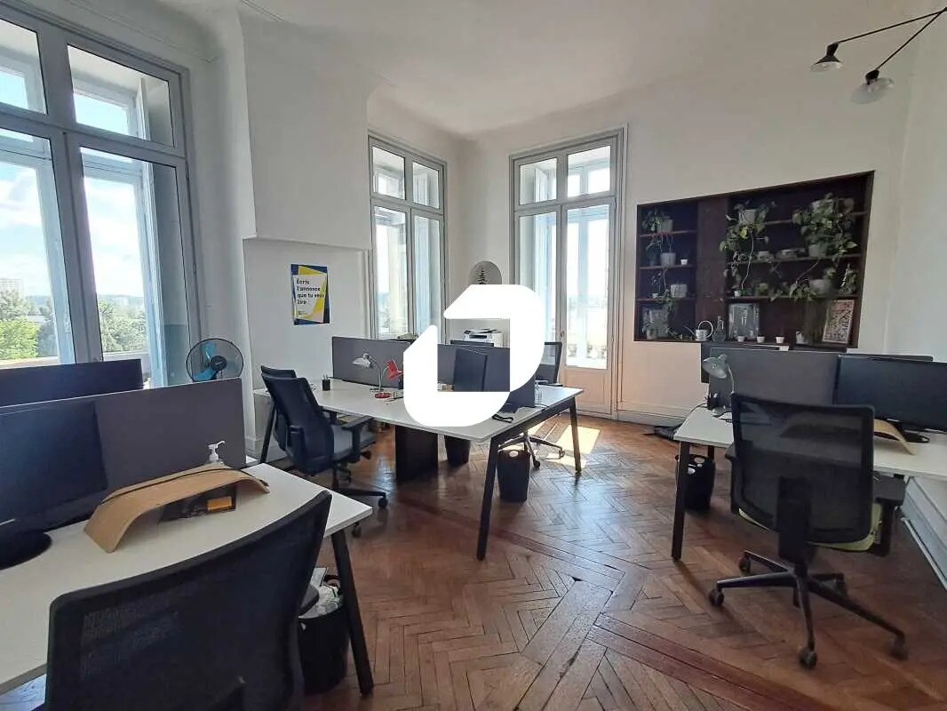 Office in Bordeaux to rent Interior Photo- Image 1 of 8