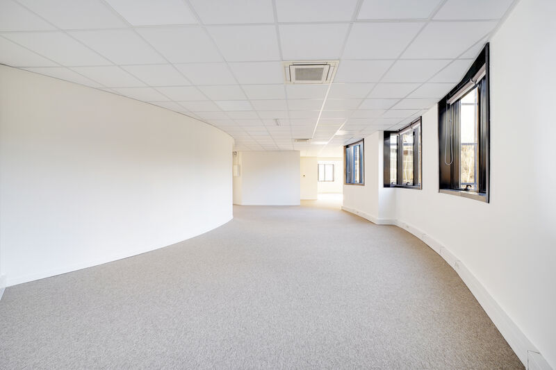 Office in Levallois-Perret to rent - Interior Photo - Image 2 of 10